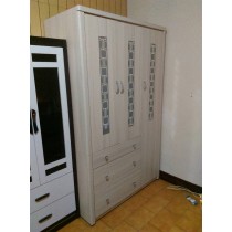 4尺X7尺雲彩白格子灰玻衣櫥